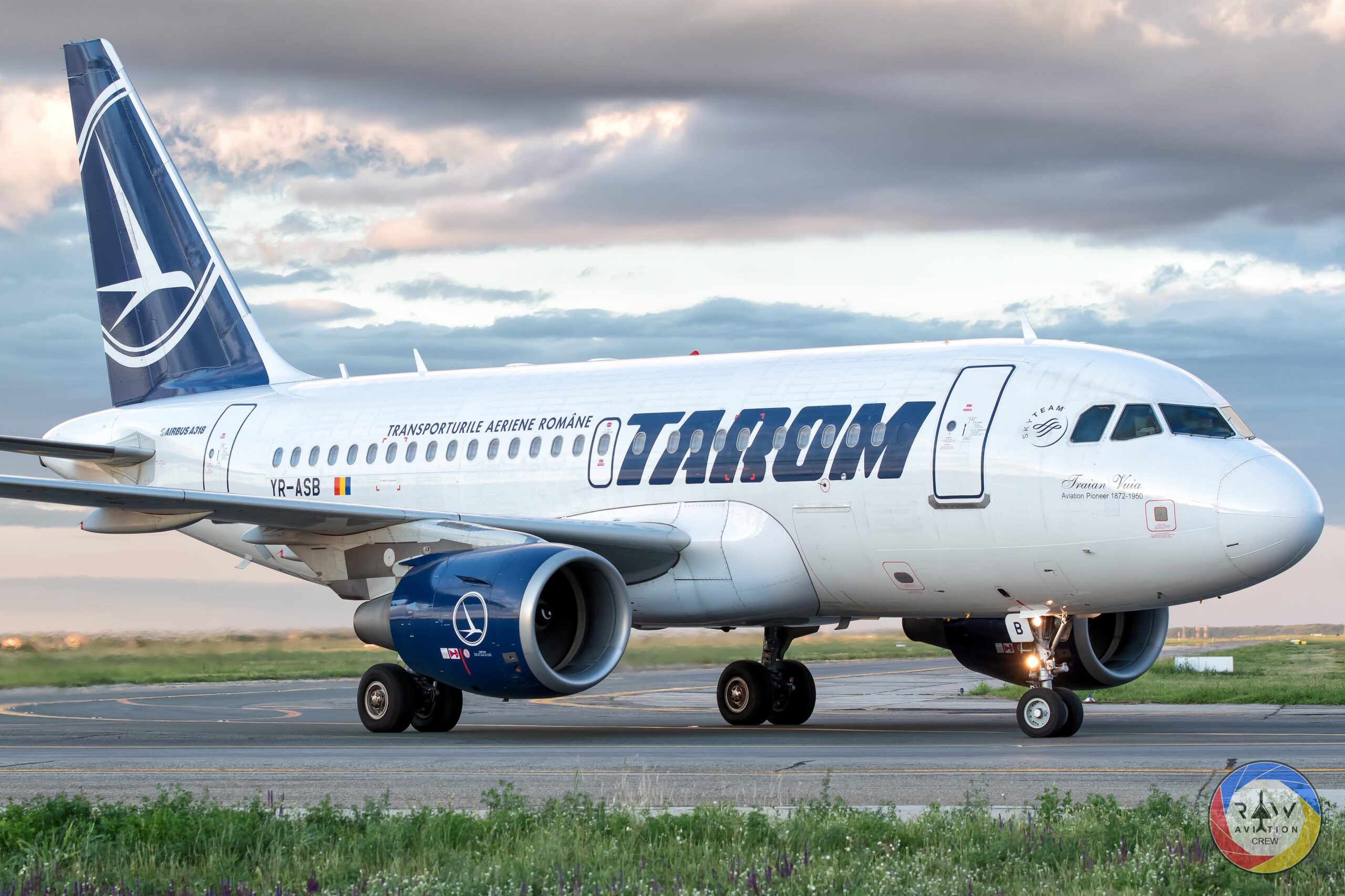 Todos los A318 de TAROM están bautizados con nombres de pioneros de la aviación rumana. Foto: Vali Muresan - RAW Aviation Crew.