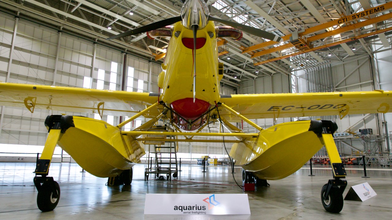 Uno de los primeros Air Tractor AT-802F Fire Boss de Cargolux.