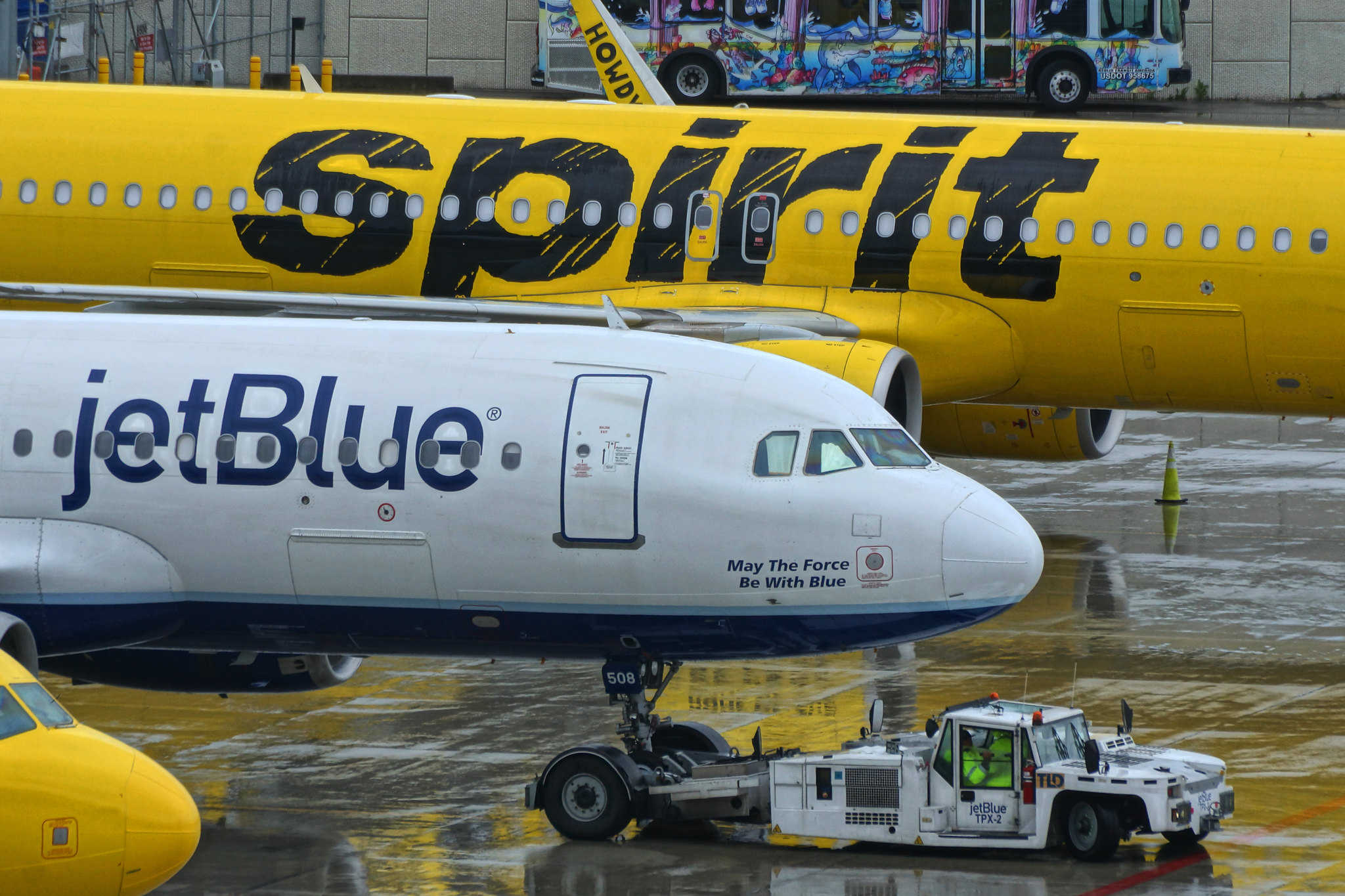 U Airbus A320 de Jet Blue y un A321 de Spirit Airlines. Foto: JTOcchialini