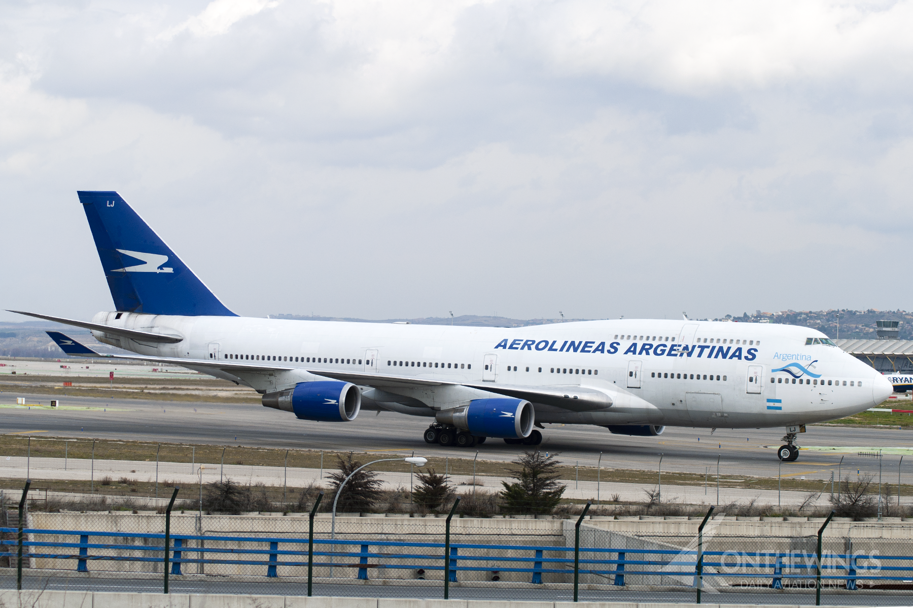 LV-ALJ volando con los colores de Aerolíneas Argentinas