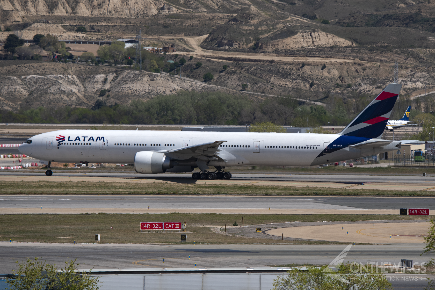 LATAM utiliza los 777-300ER especialmente en sus rutas europeas a Madrid, Londres, Frankfurt, Roma y Lisboa.