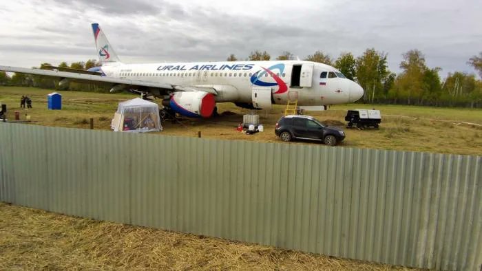 Estado del avión antes de la llegada del invierno. Foto: desconocido / redes sociales