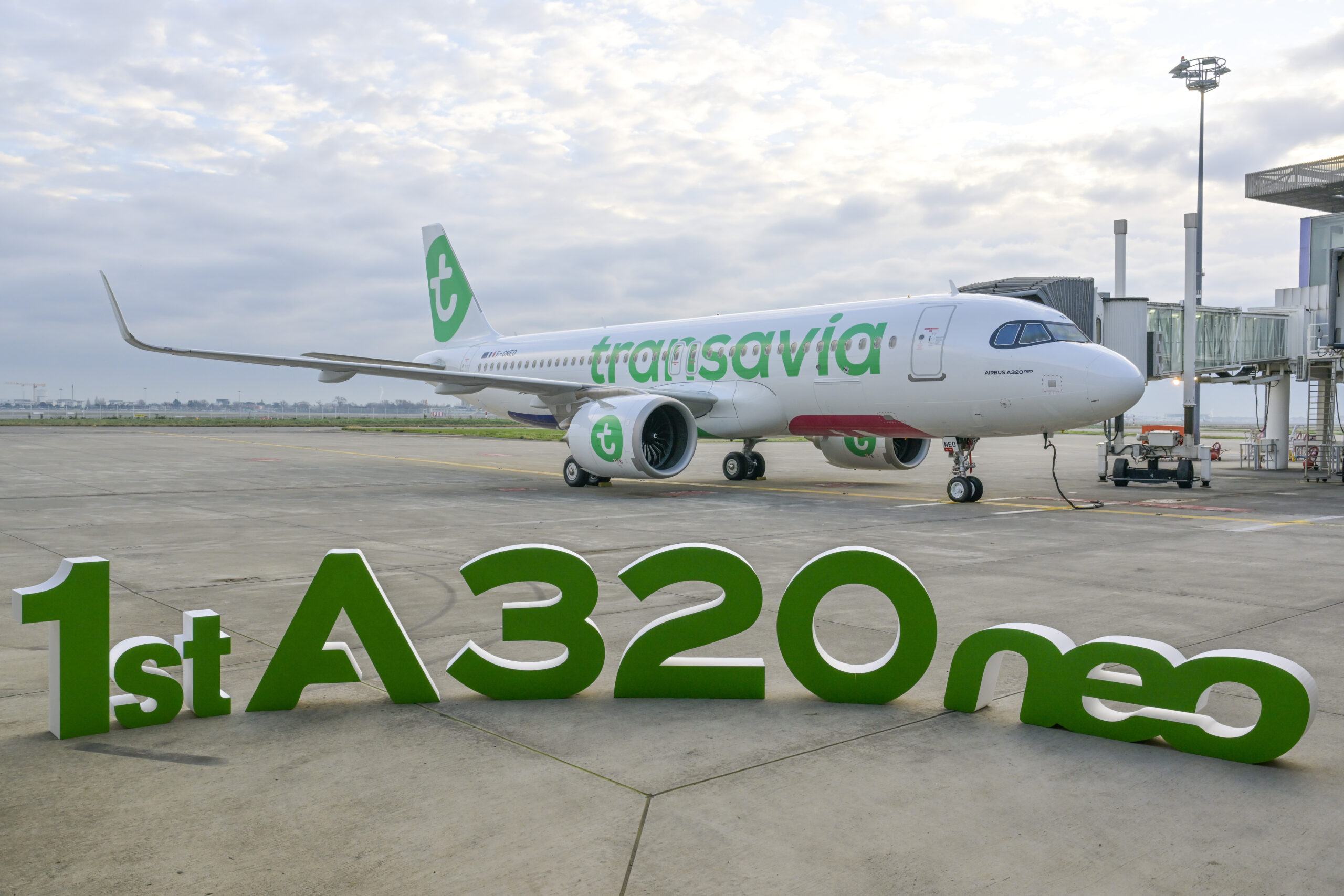 El primer A320NEO de Transavia en el aeropuerto de Toulouse durante la ceremonia de entrega a Transavia Francia. Foto: Airbus.