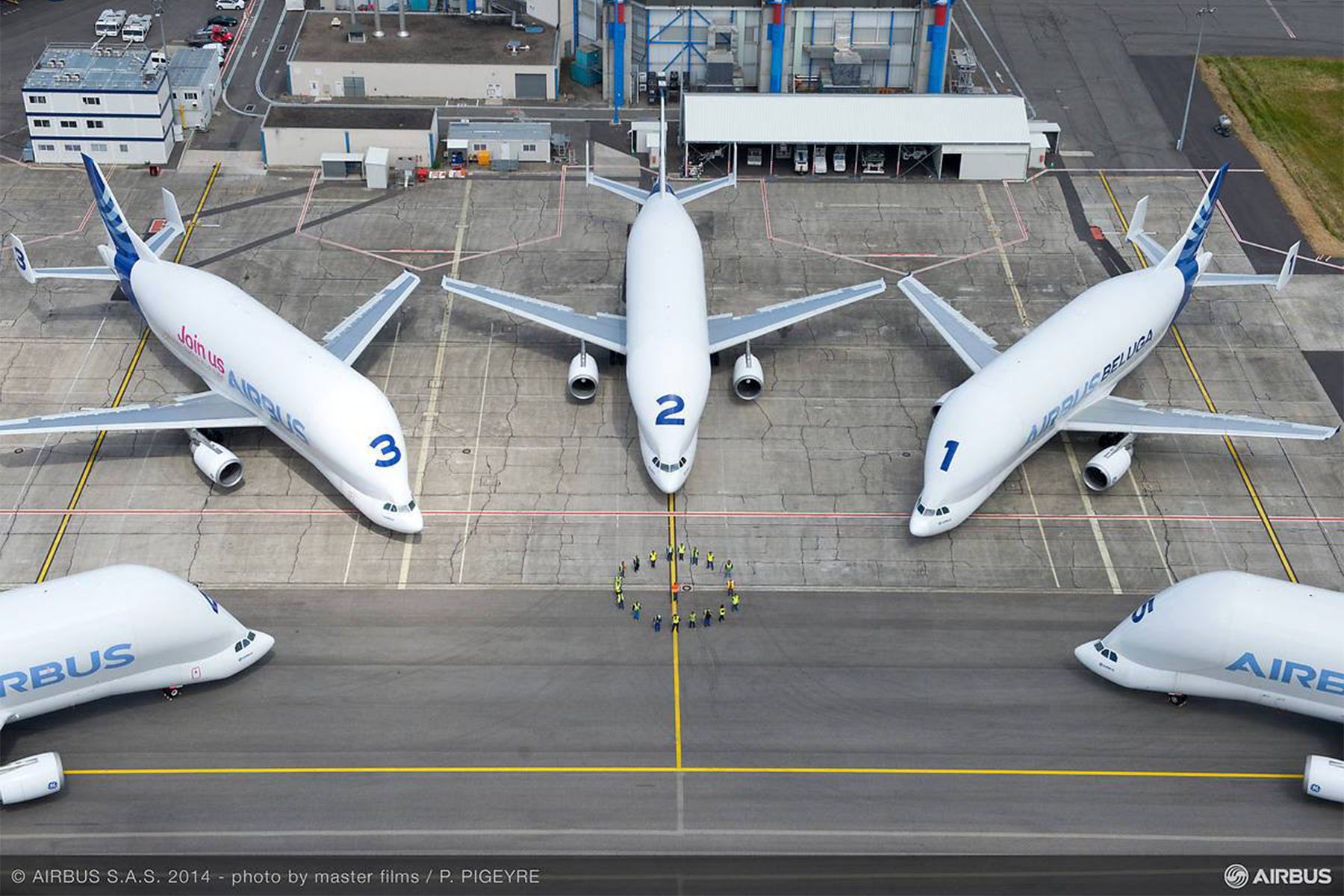 Airbus tiene actualmente 5 Beluga construidos sobre la base del A300 y que ha sido sustituidos por el A330 Beluga XL