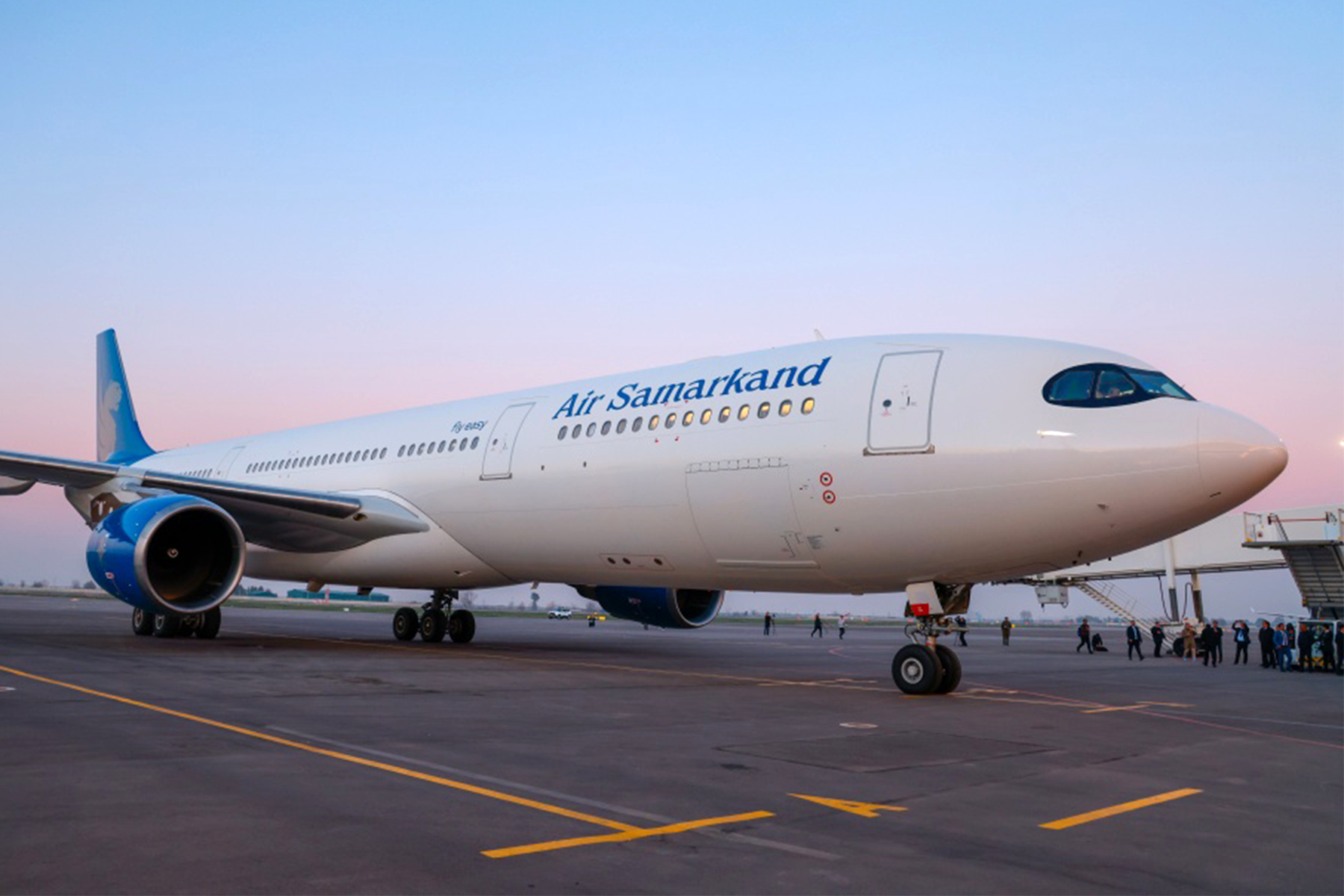 El primer A330 de la compañía ya ha llegado al aeropuerto de Samarkand. Foto: Air Samarkand