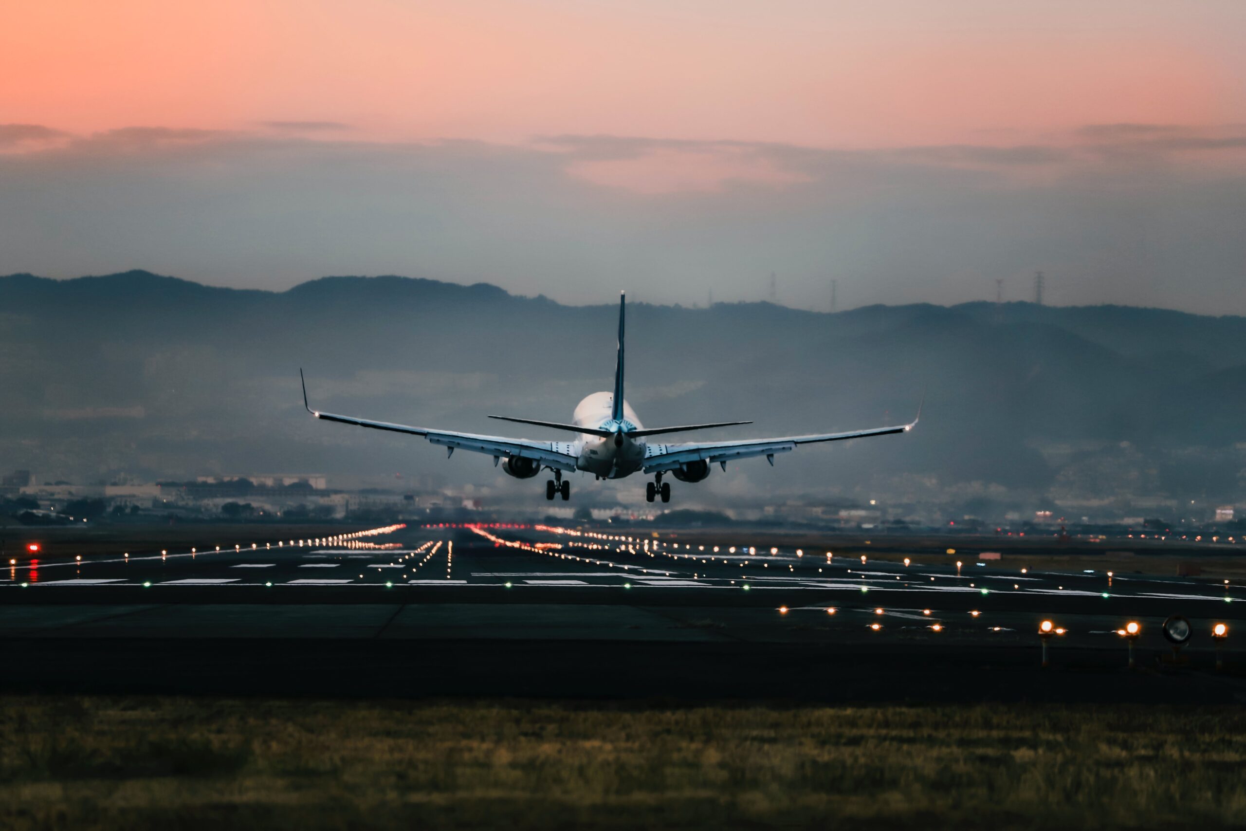 Un Boeing 737 en aproximación final a una pista de aterrizaje. Imagen para ilustración. Foto: Nguyen Hung